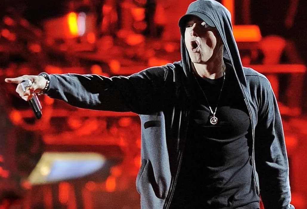 W którym roku urodził się Eminem? Odkryj jego historię i życie