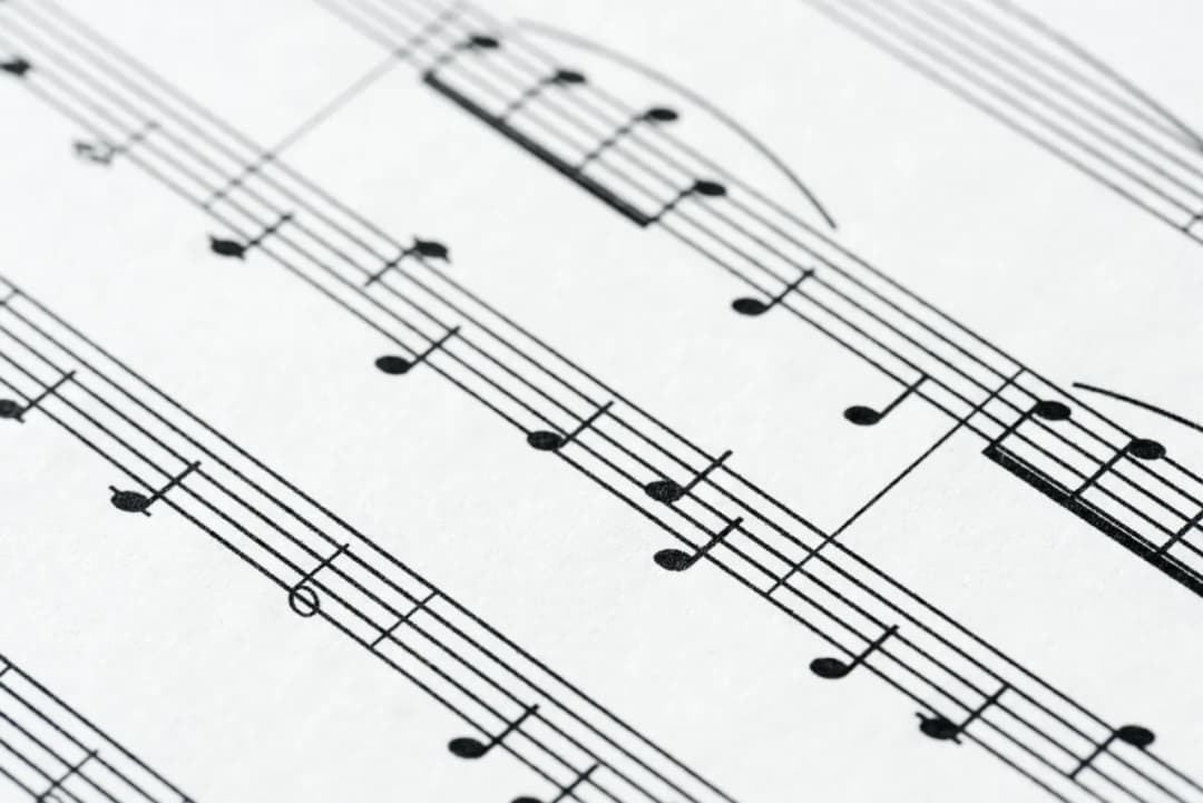 Jak czytać nuty na pięciolinii – proste zasady i skuteczne triki